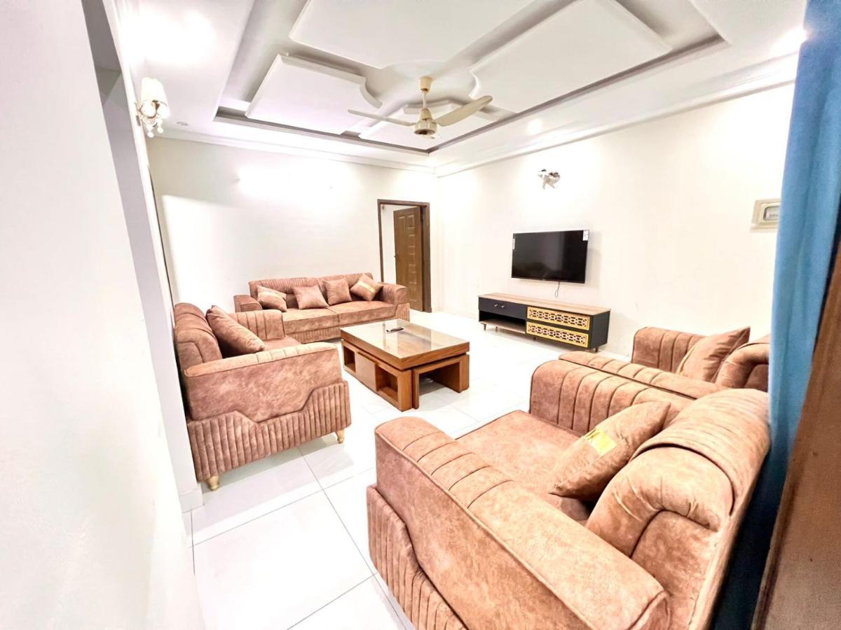 Luxury Apartment Rentals Исламабад Экстерьер фото