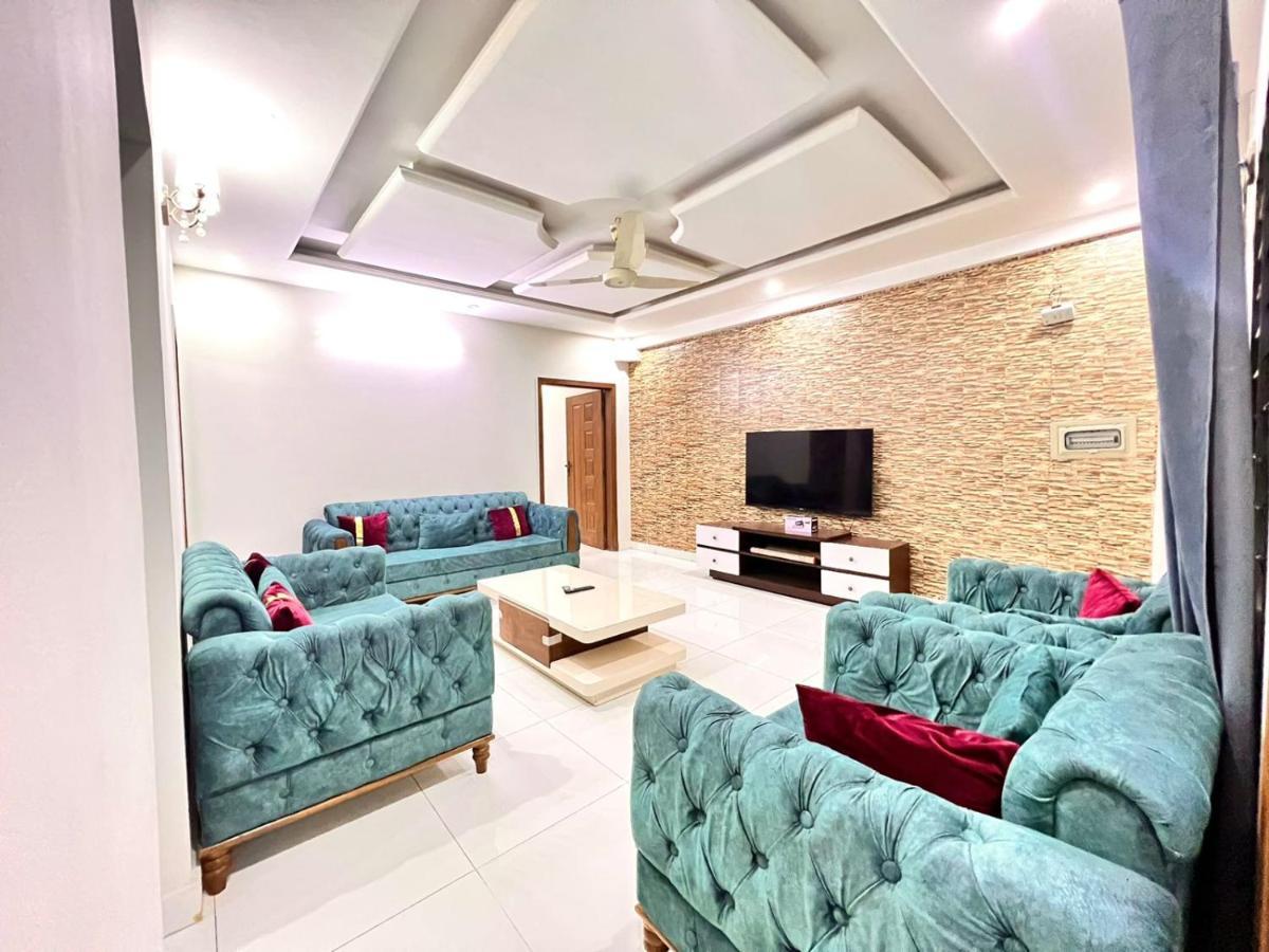 Luxury Apartment Rentals Исламабад Экстерьер фото