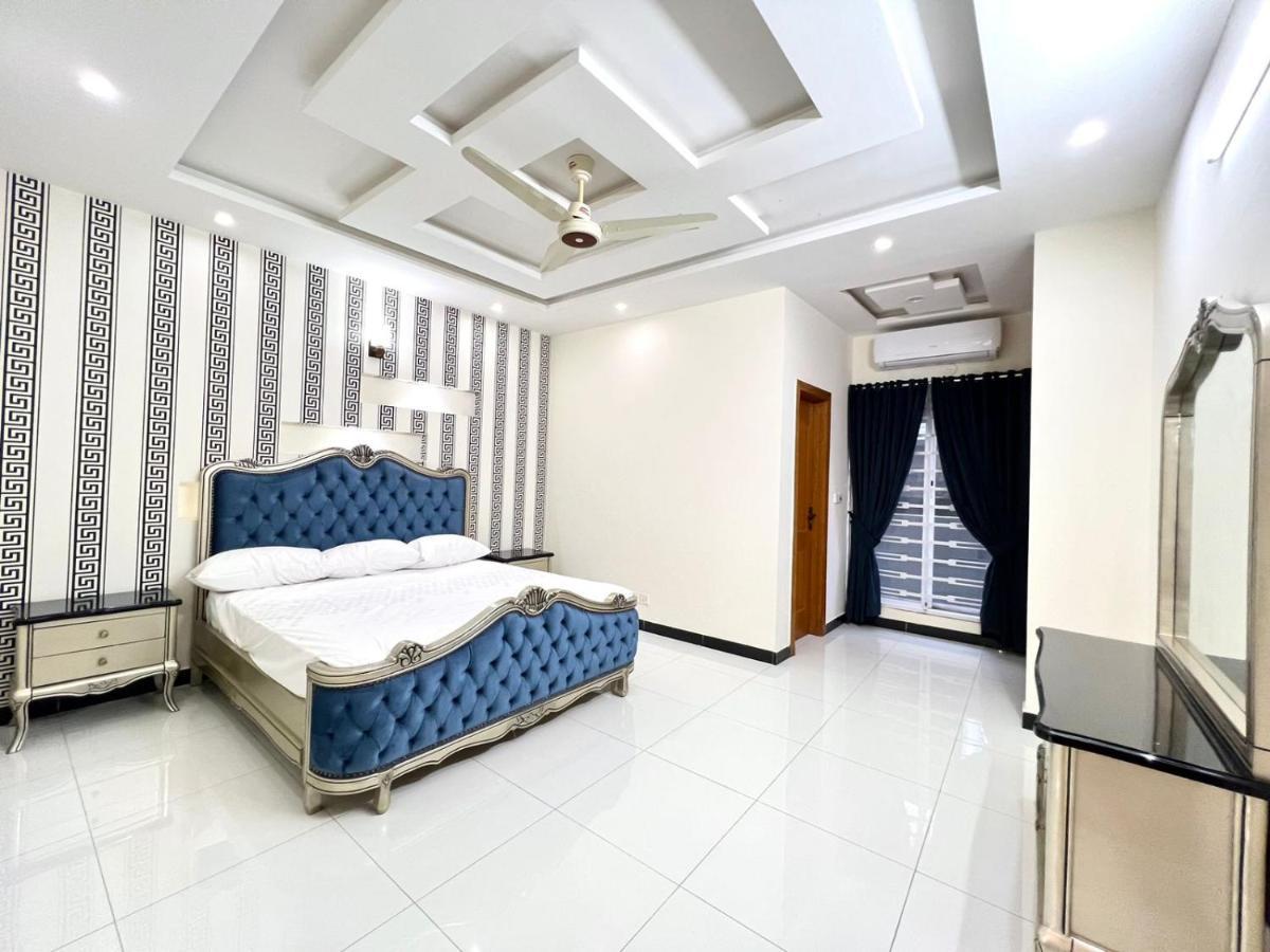 Luxury Apartment Rentals Исламабад Экстерьер фото