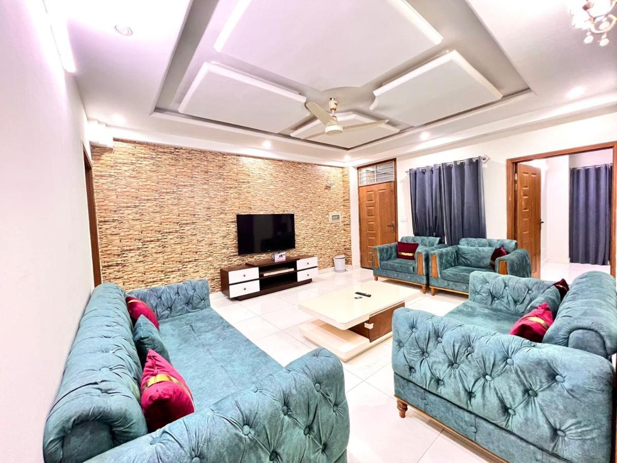Luxury Apartment Rentals Исламабад Экстерьер фото