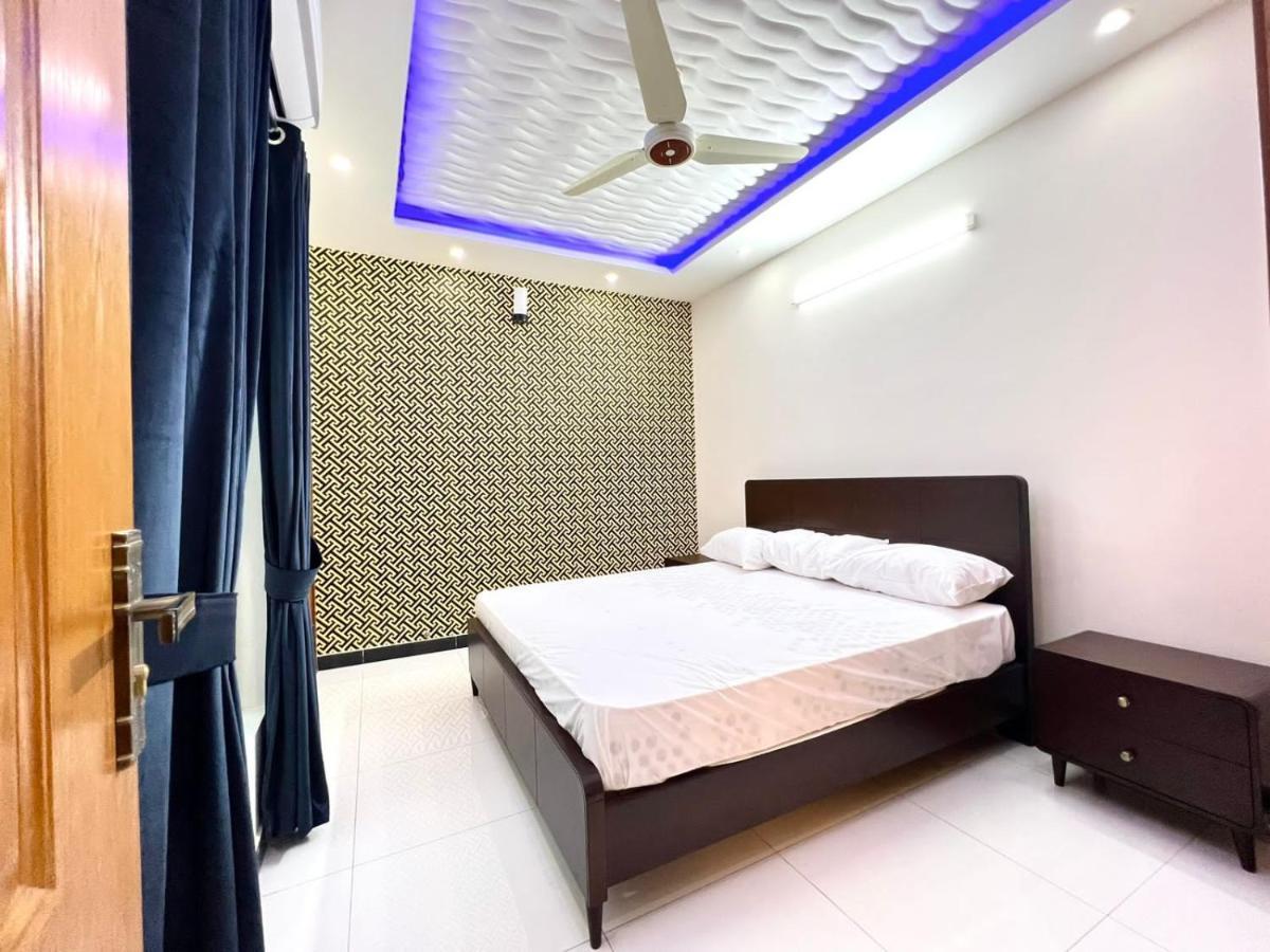Luxury Apartment Rentals Исламабад Экстерьер фото