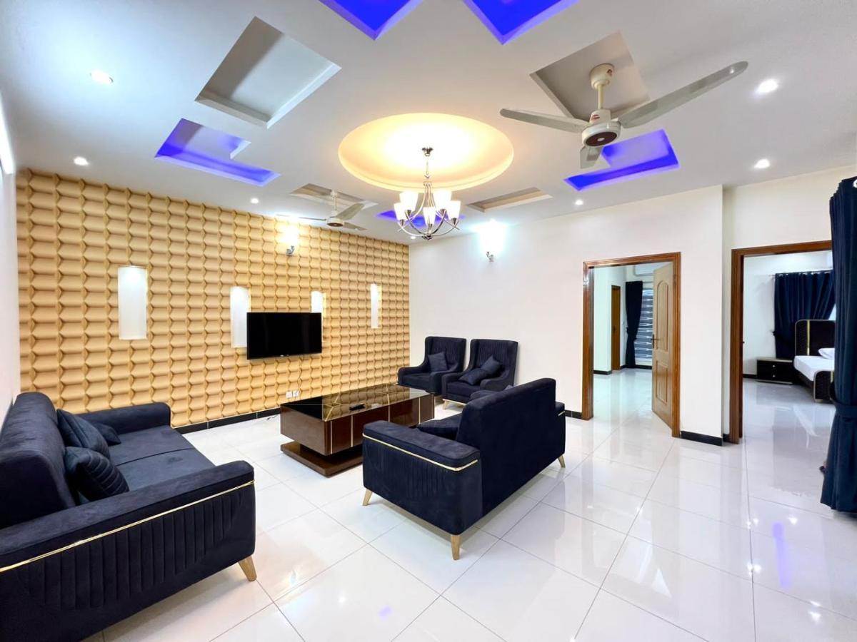 Luxury Apartment Rentals Исламабад Экстерьер фото