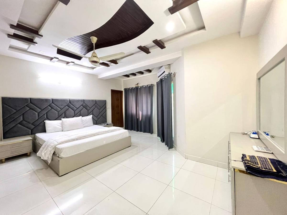 Luxury Apartment Rentals Исламабад Экстерьер фото