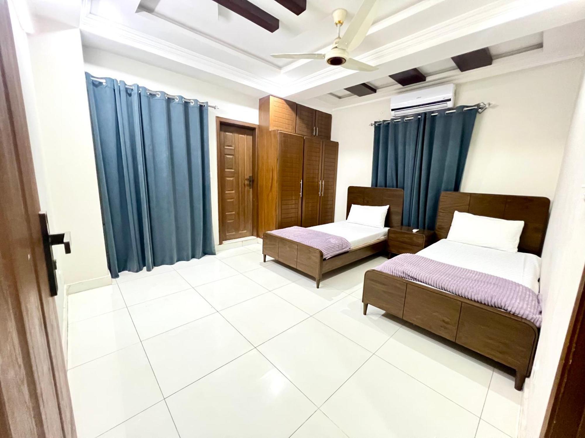 Luxury Apartment Rentals Исламабад Экстерьер фото