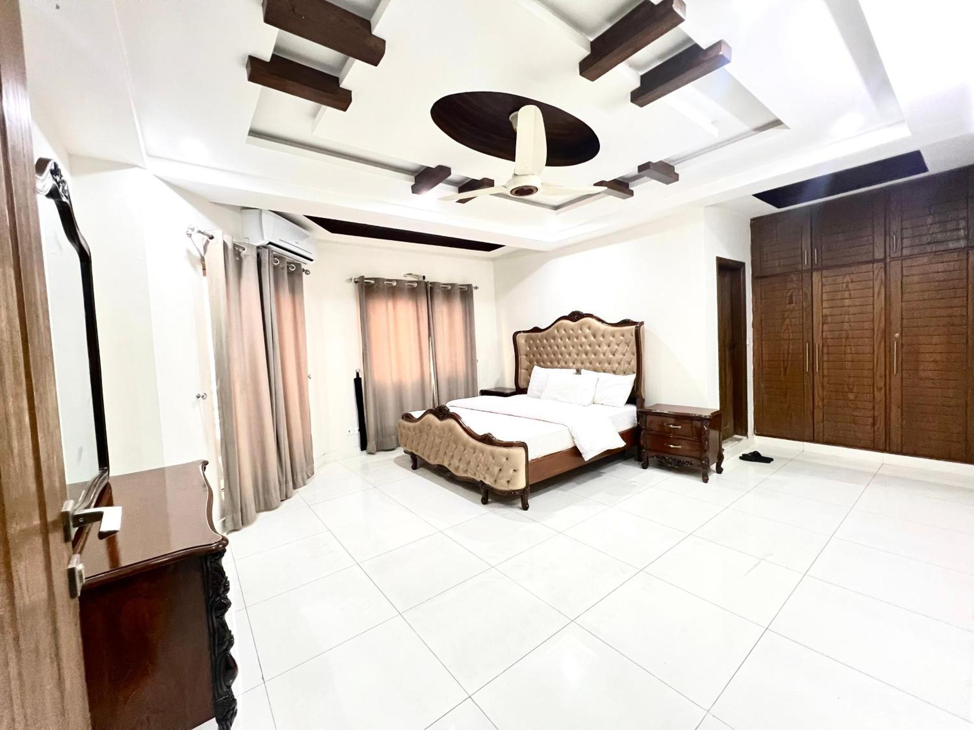 Luxury Apartment Rentals Исламабад Экстерьер фото